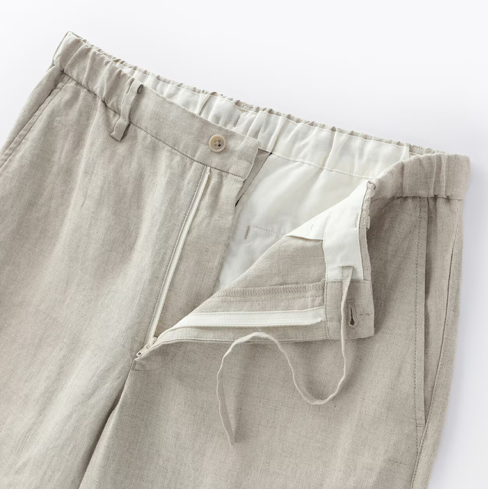 紳士　ヘンプ混ツイルタックストレートパンツ ベージュ XLサイズの着用イメージ