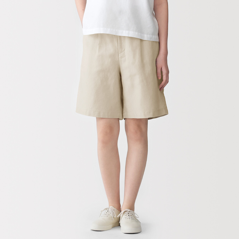 紳士　ヘンプ混ツイルタックストレートパンツ ベージュ XLサイズの着用イメージ